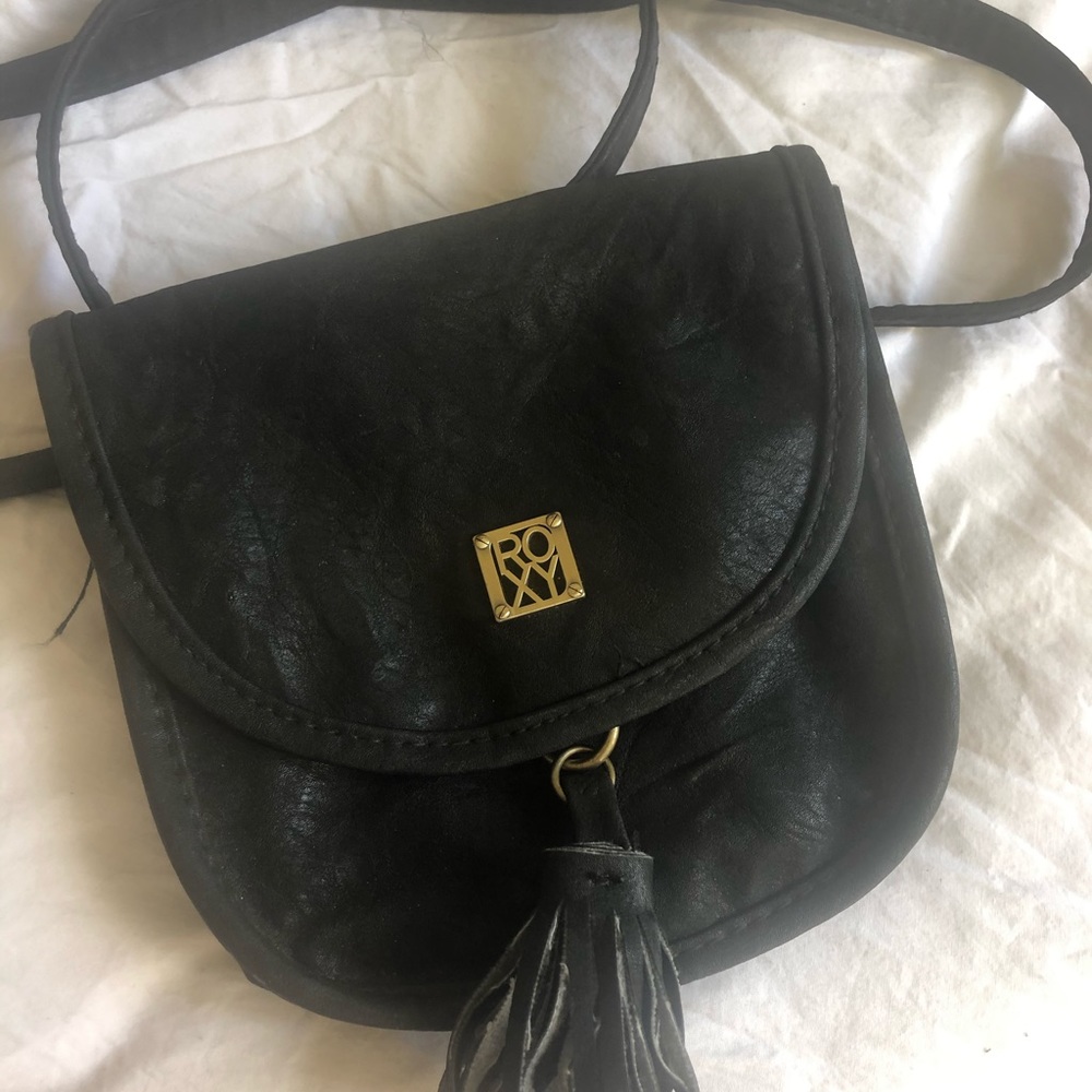 Black Roxy strap purse PERFECT FOR CHRISTMAS❤️🎄